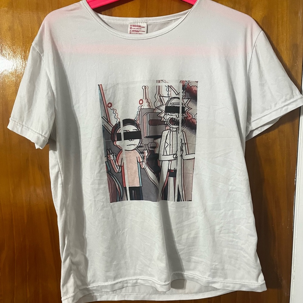 White t-shirt